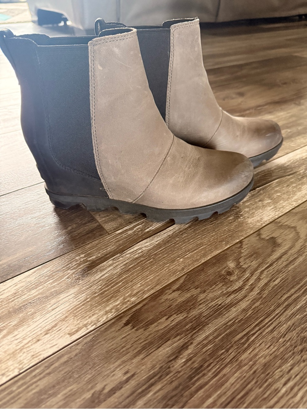 Sorel Taupe Black Wedge Chelsea Ankle Boots Women’s Size 8.5
